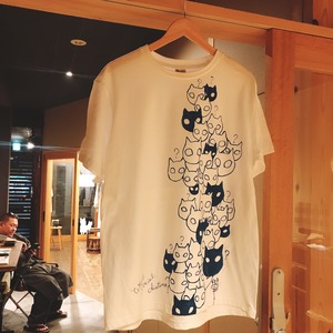 東學オリジナル手描きＴシャツ「青猫大群 (aoneko)」