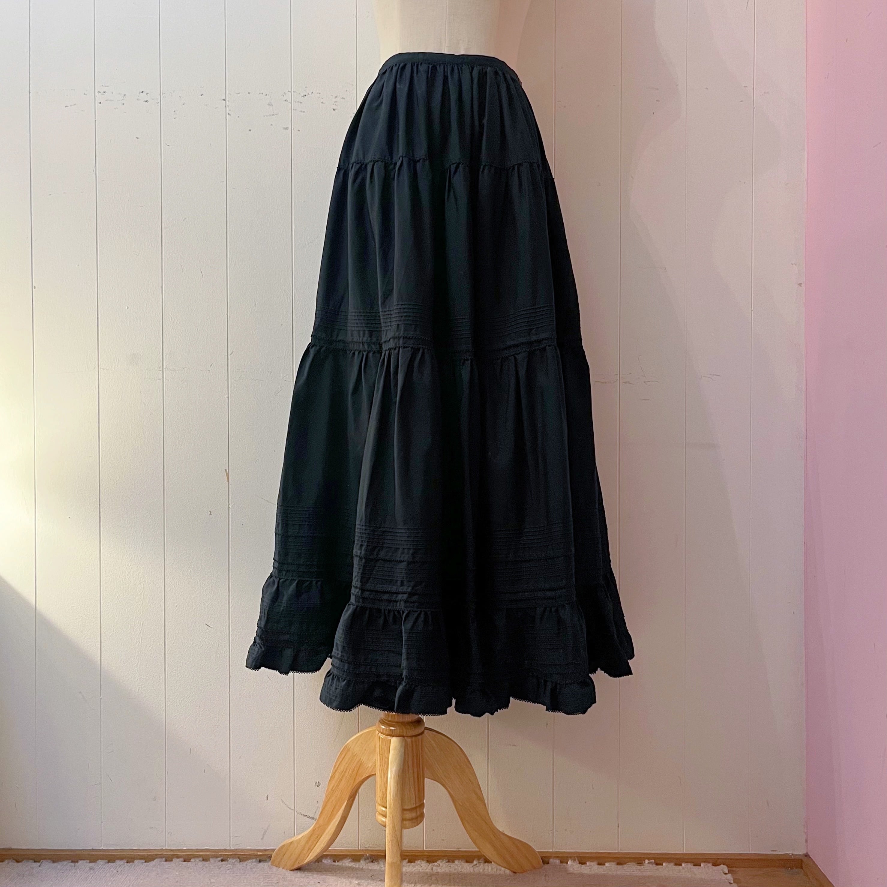 KETTY / black frill tiered skirt