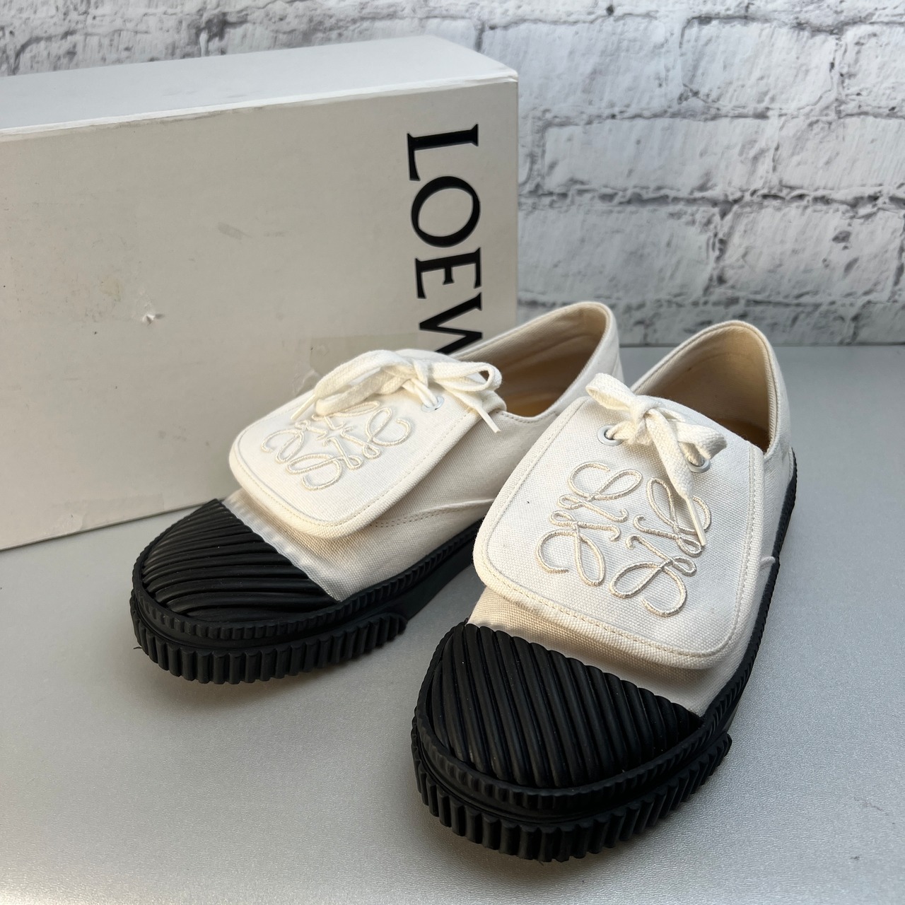 LOEWE アナグラム スニーカー ホワイト A-9591