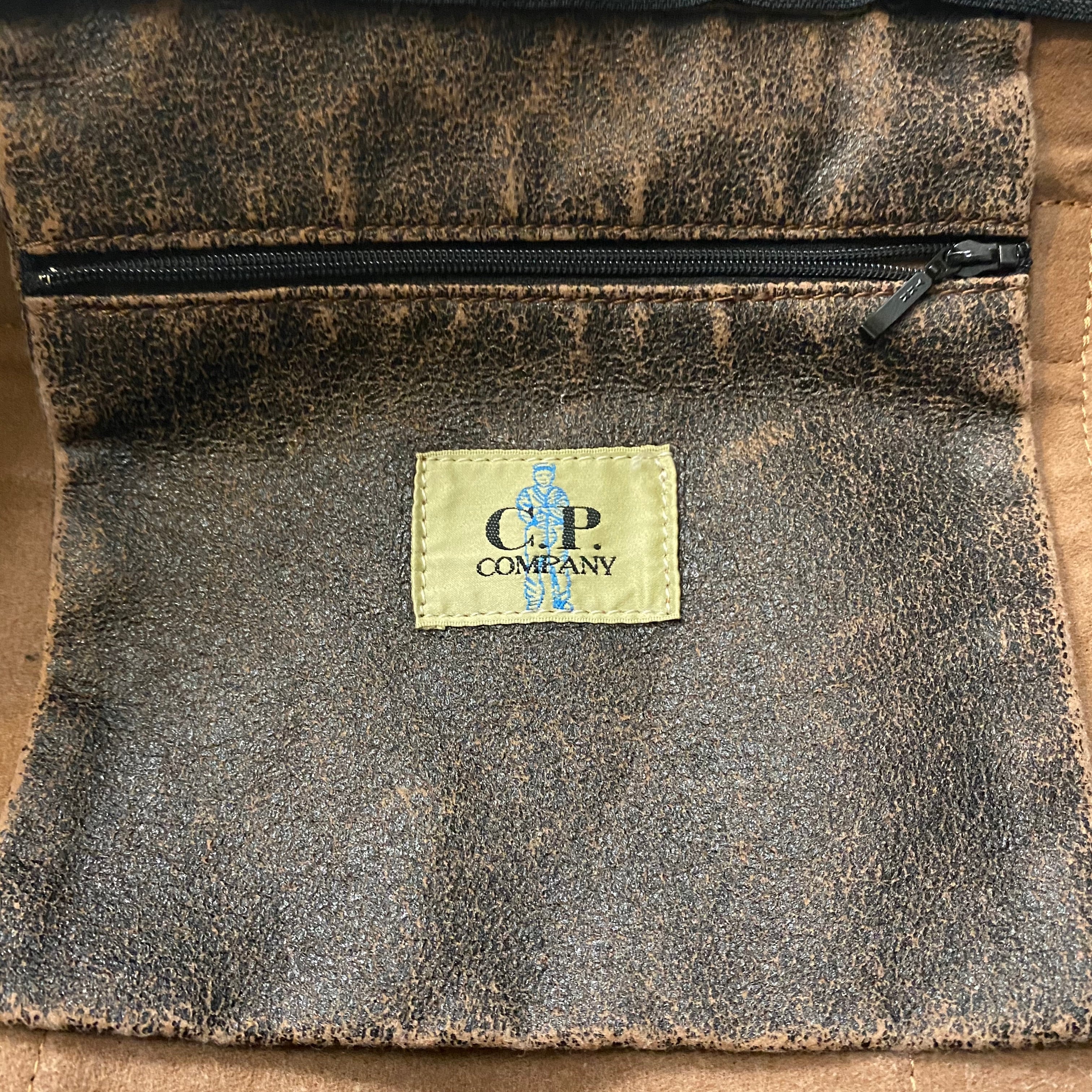 C.P.COMPANY cracked wool boston bag | NOIR ONLINE