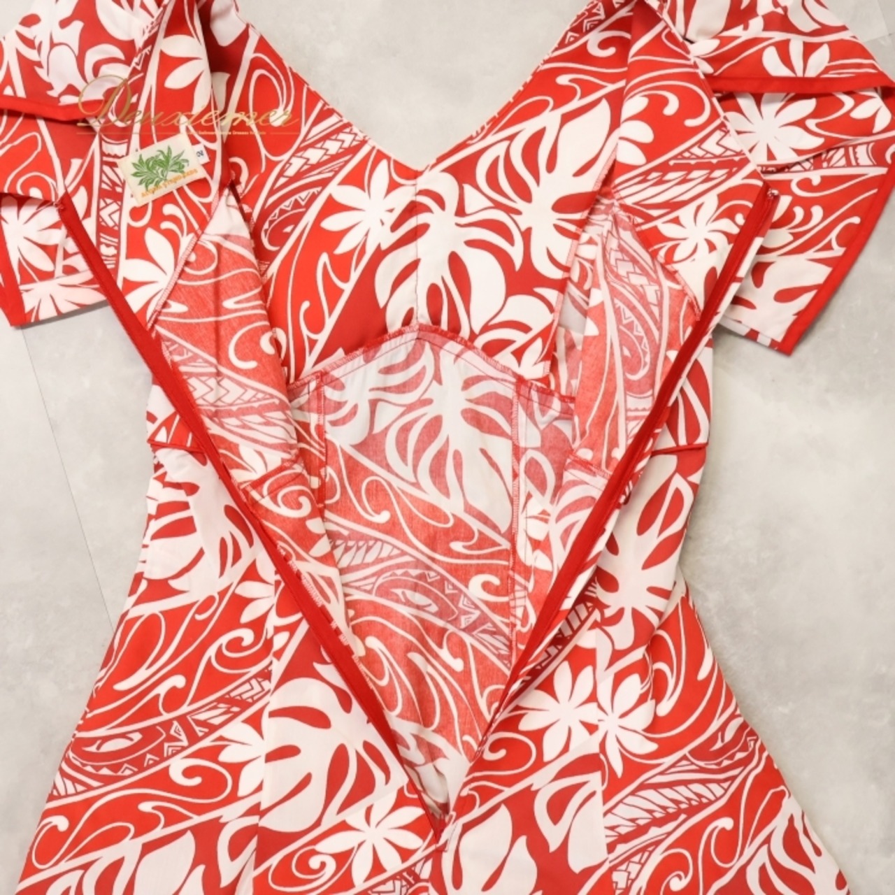 フラダンス 衣装 ワンピース ドレス レッド系 アロハスタンダード フラ ダンス 花柄 鮮やか 半袖 かわいい ALOHA STANDARDS 日本製 ティアレ柄 ハワイアン アロハ 華やか ハワイアンプリント ホワイト系