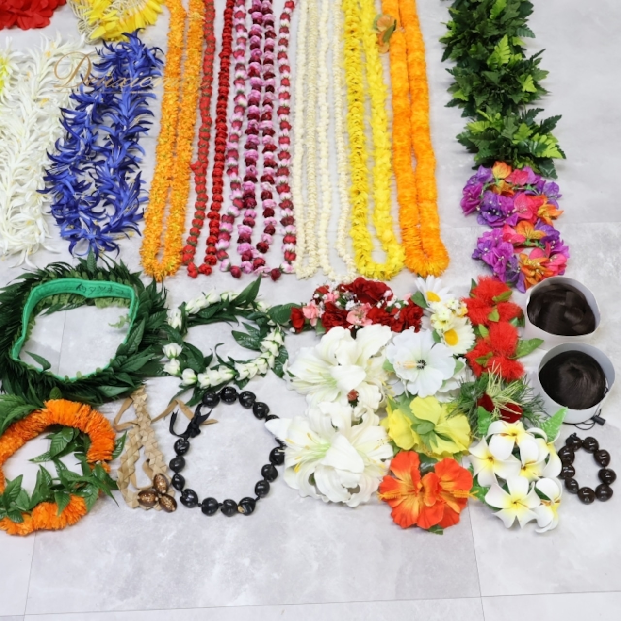 フラダンス 小物 まとめ売り 全80点 セット ネックレス フラワーレイ リーフレイ ウィッグ 髪飾り 頭飾り 小道具 カラフル 花 ヘアアクセサリー ブレスレット 豪華 舞台 レイ タヒチアン おしゃれ グリーン系 レッド系 オレンジ系 イエロー系
