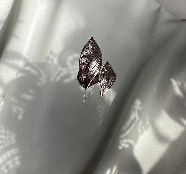 TI-LEAF RING