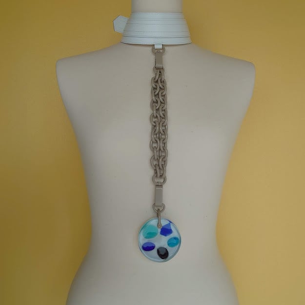 ﾍﾟﾝﾀﾞﾝﾄﾄｯﾌﾟ 海の石 白 丸 | H／F／C♥