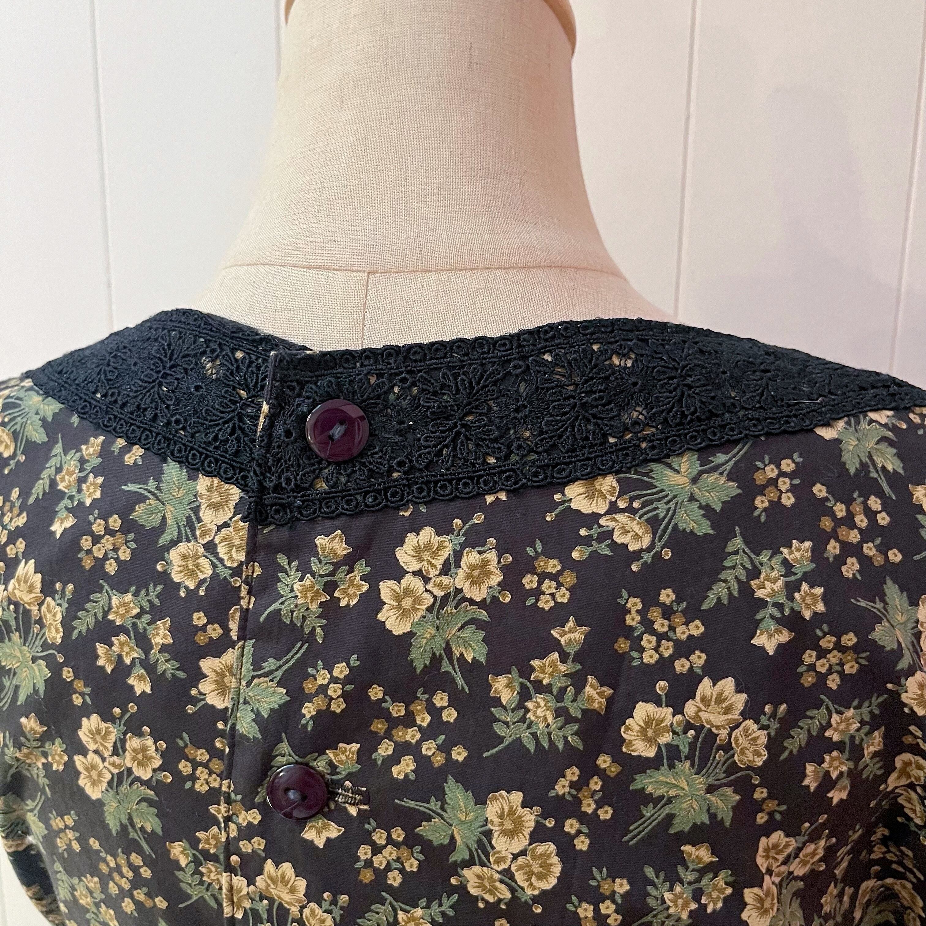 black lace flower tuck one-piece