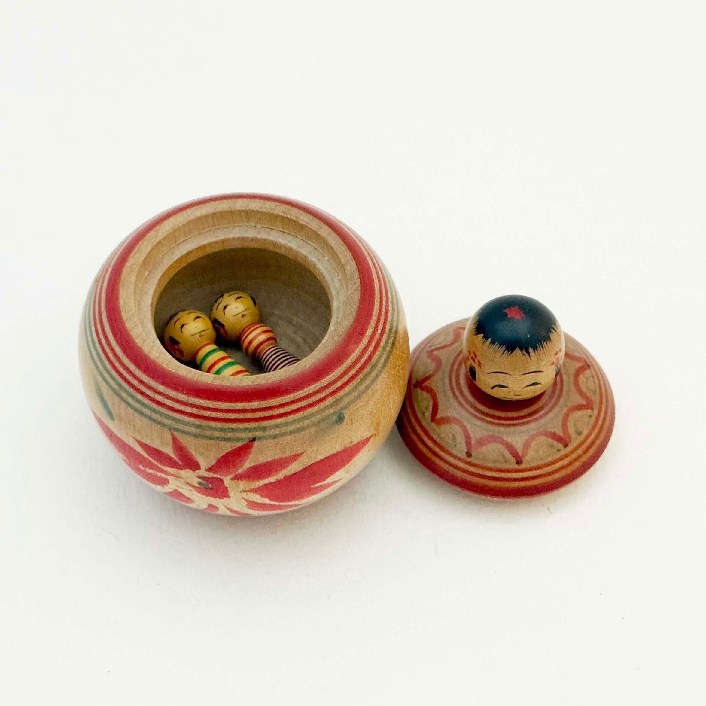 蔵王高湯系 / 水戸寛工人（蓋物小寸こけし入り えじこ）