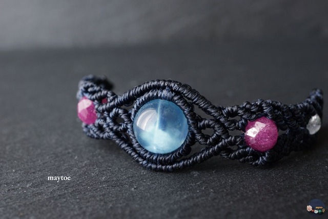 スターアクアマリン&ルビーのマクラメブレスレット<不安に負けない心を>