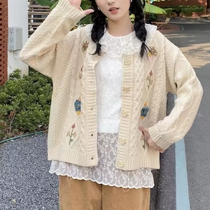 フラワー刺繍ケーブルニットカーデ ・12053 フラワー刺繍ケーブルニットカーデ ・12053