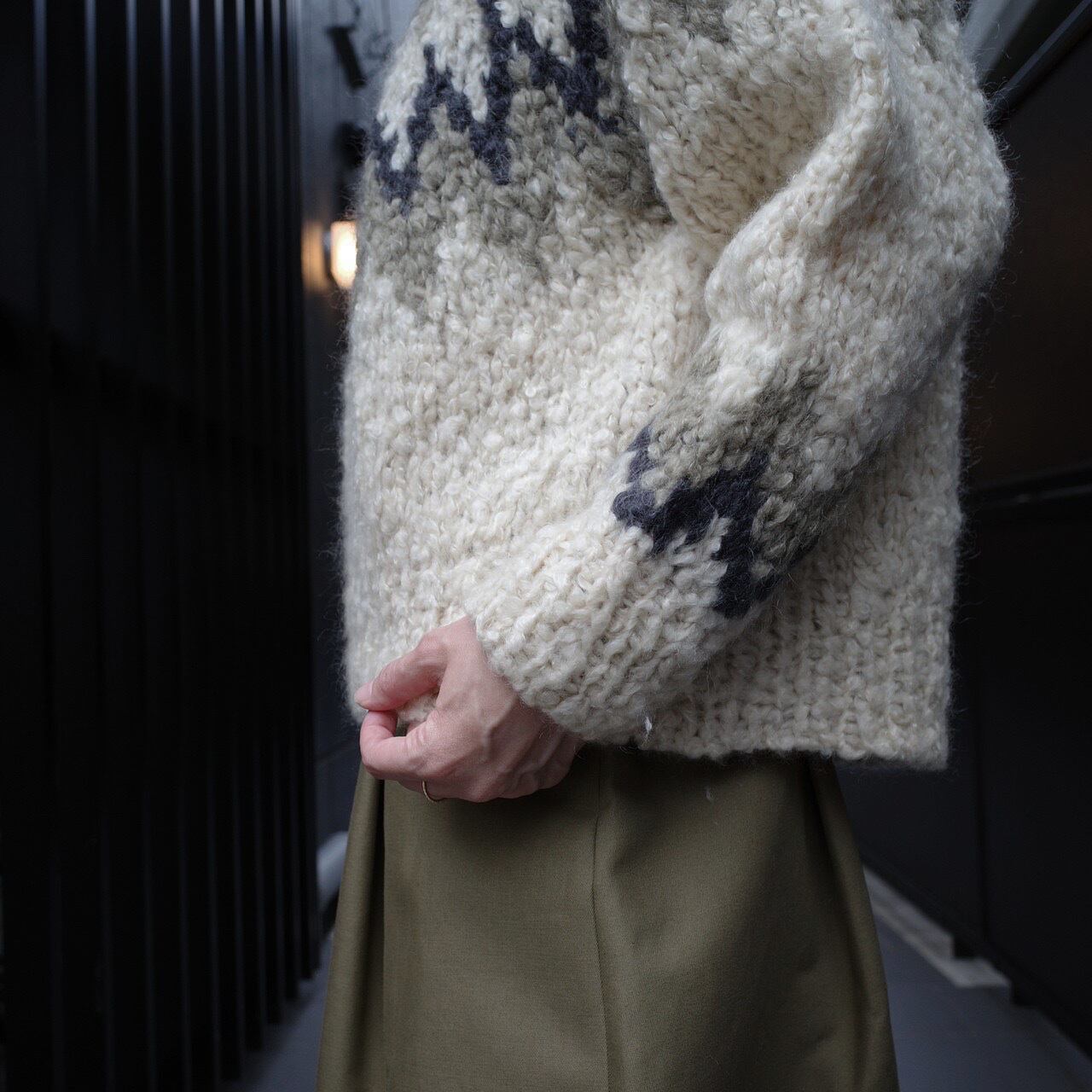 unfil(アンフィル) cashmere blend hand-knit sweaterecrue | Debby