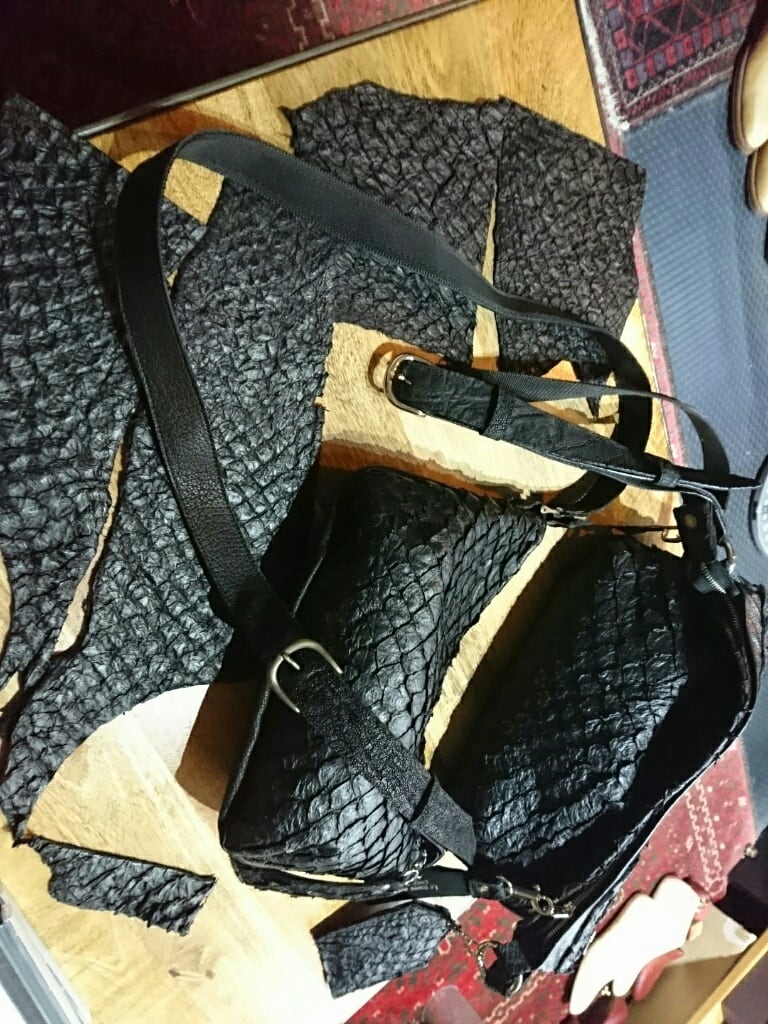 ピラルクー肩掛けバッグ(参考商品A/B) | FREAK LEATHER ARTISAN