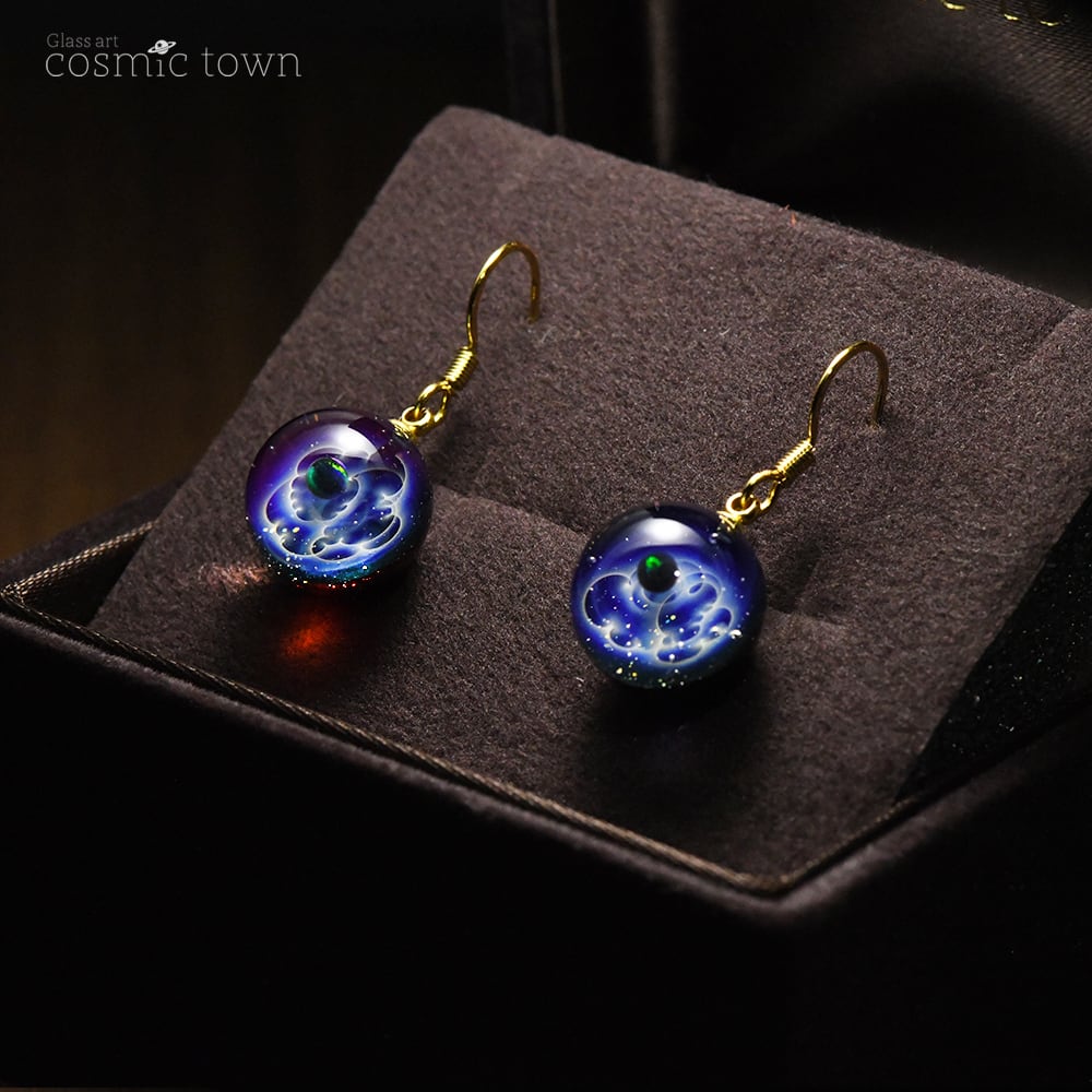 両耳セット】ガラス製宇宙ピアス / 左右色違い / ステンレス / ギフト