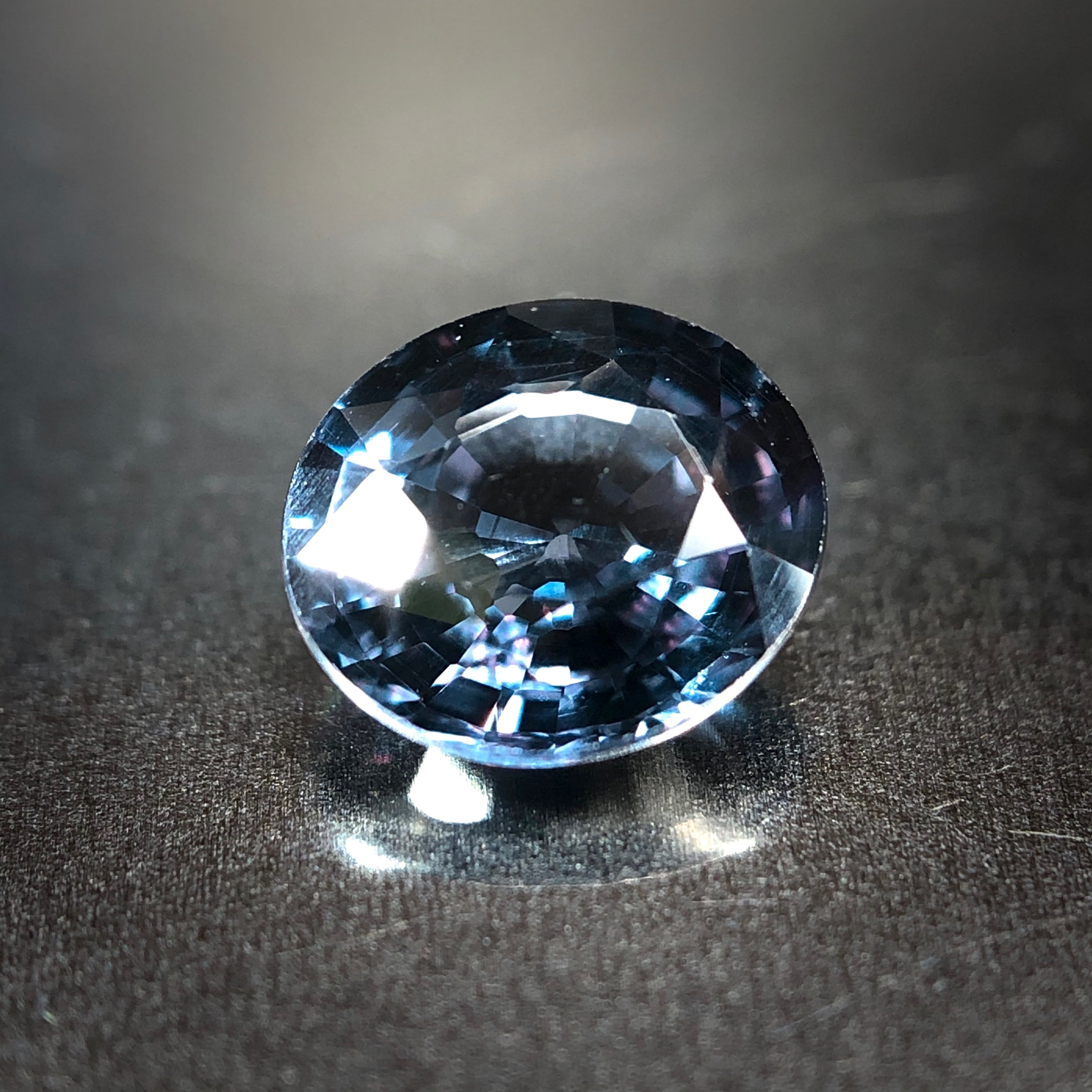 神秘的なベキリーブルーの輝き 0.80ct 天然 カラーチェンジ ガーネット