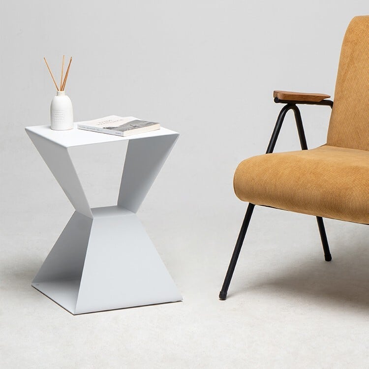 サイドテーブル 砂時計状 スリム 一体成型 メタル おしゃれ かわいい インテリア 北欧 ナイト テーブル ベッドサイド コーヒー テーブル SNS映え 白 黒 グレー