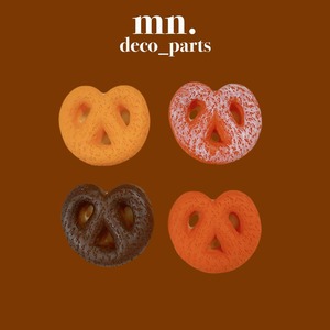 【2個セット】デコレーションパーツ　プレッツェル　フェイクフード　ガチャ詰め　キーホルダー