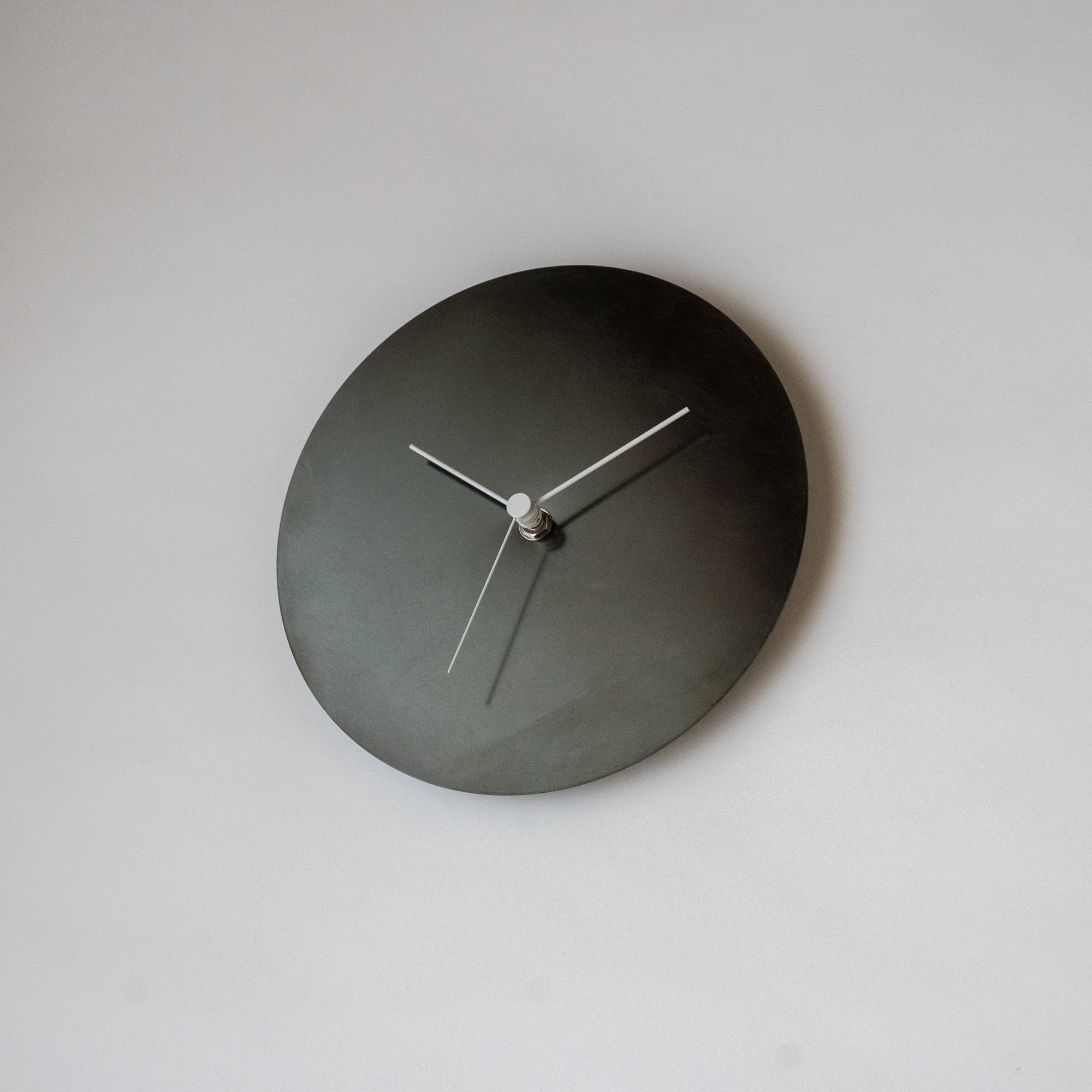 廃盤品】minimal wall clock 220 _ plain / brass black 壁掛け時計