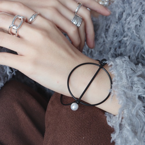 BRACELET || 【通常商品】 ROUND WIRE BRACELET WITH PEARL (BLACK) || 1 BRACELET || BLACK || FAL038