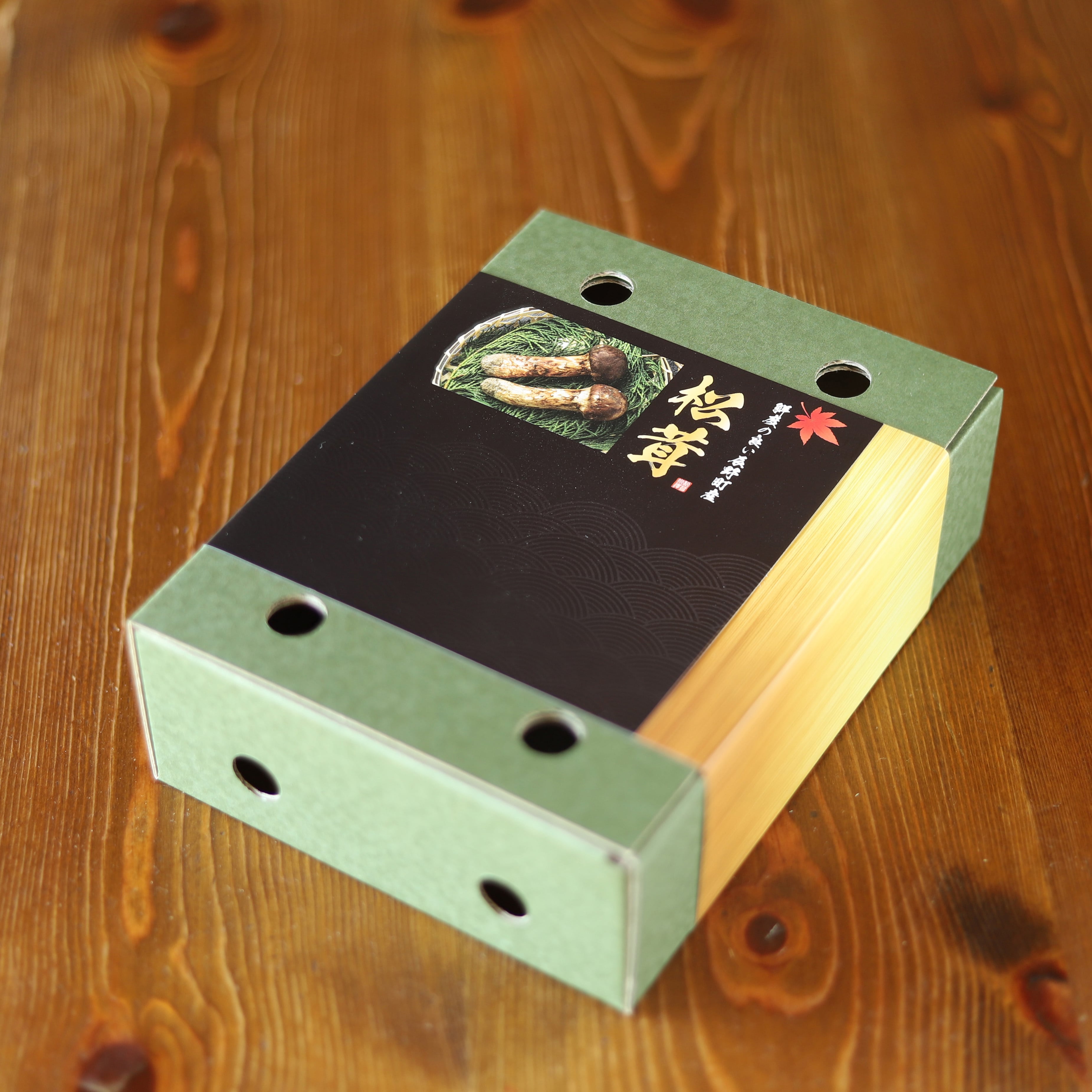 香りの良い国産品 【贈答用松茸】 約200g（約4本） | 信州松茸屋 茸王-松覇