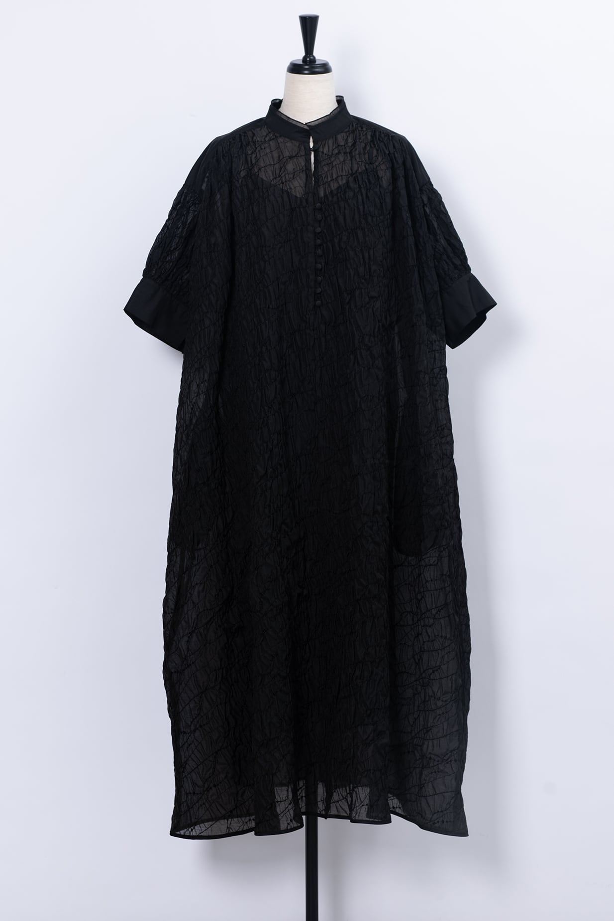 Melon Mesh Gather Embroidery Dress BLACK