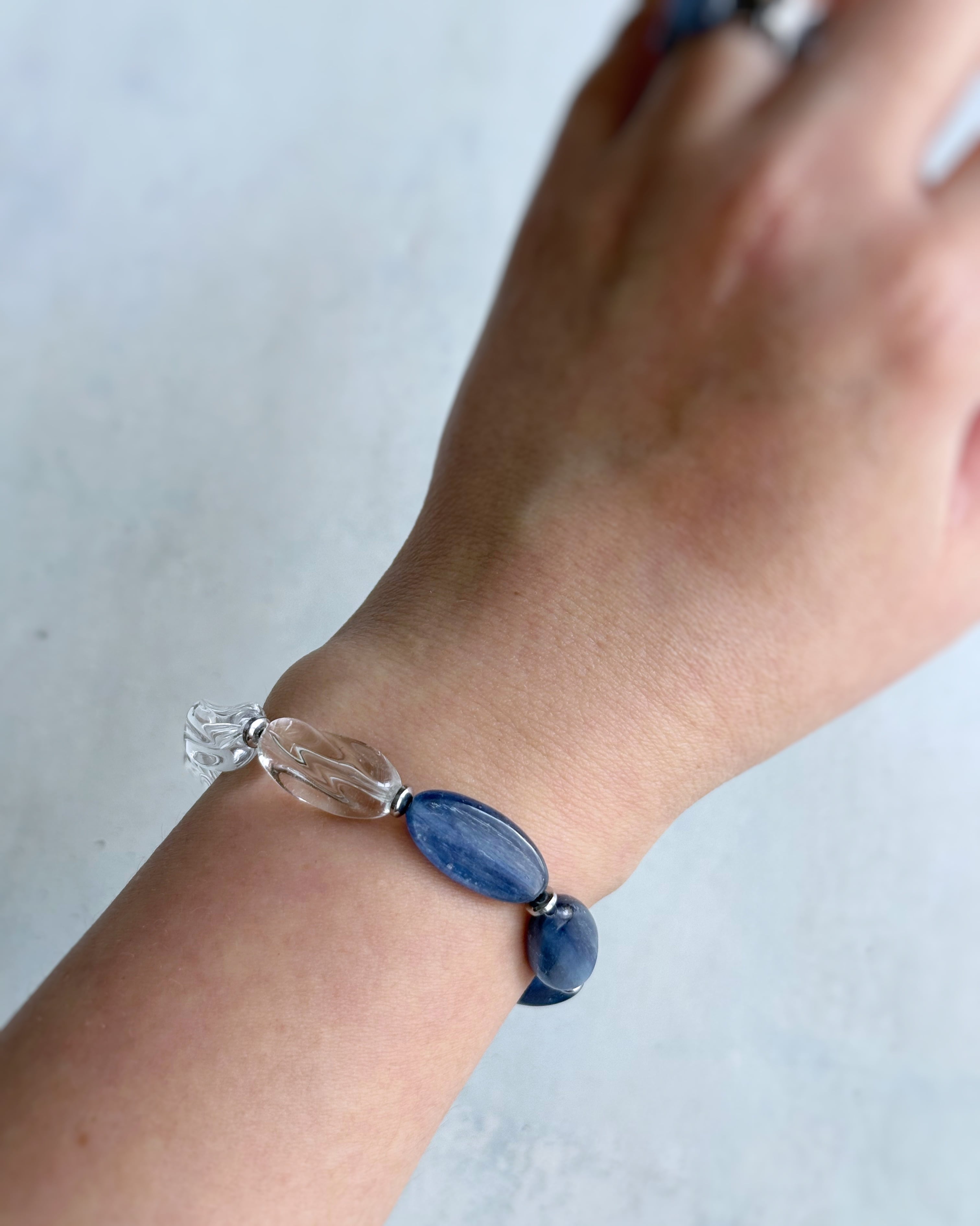 Tube & stone bracelet(カイヤナイト×クォーツ)