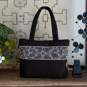 Bag31 シピボバッグ　泥染め黒に白刺繍　32.5x22x6cm マグネットホック　シンプル