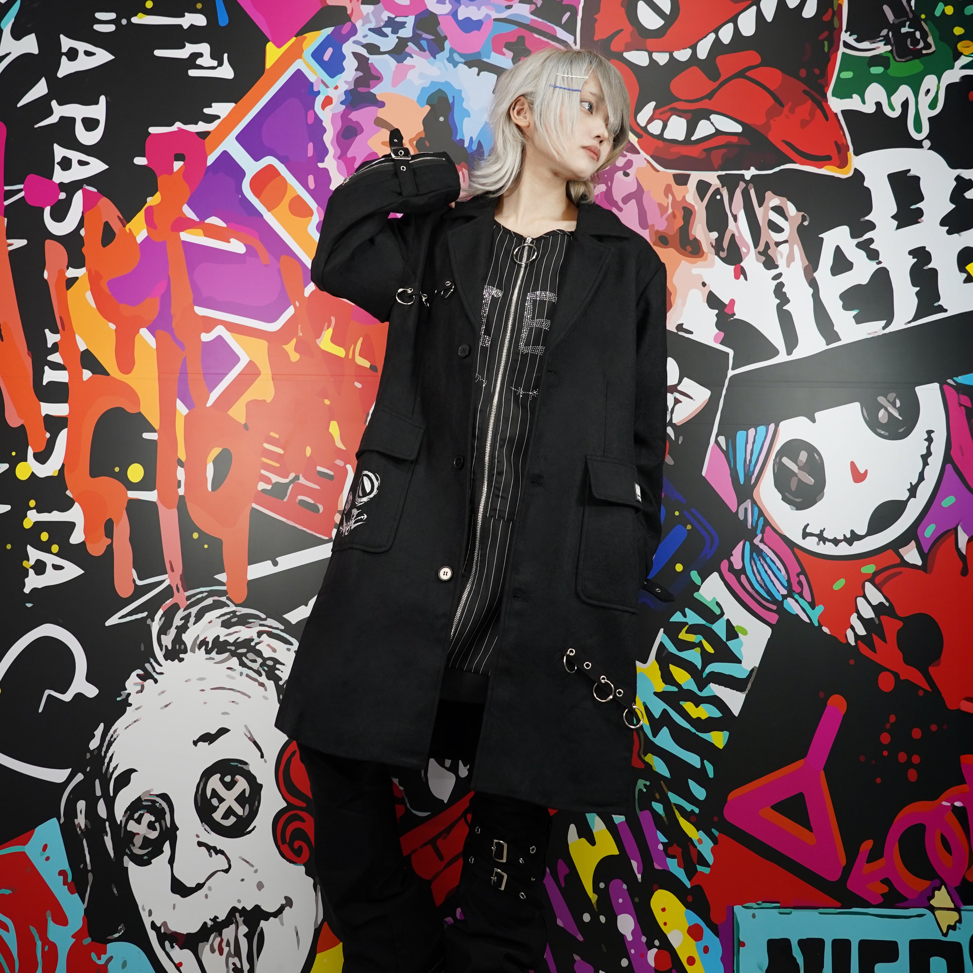 リングベルト装飾付きロングテーラードBLACKコート | NIER CLOTHING