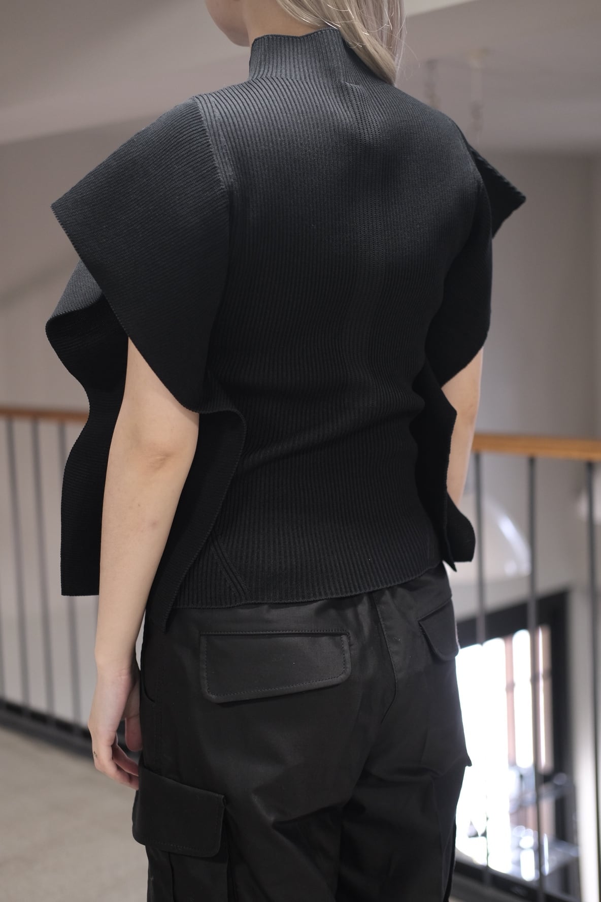 CFCL】PORTRAIT CREASE TOP -BLACK- | loop