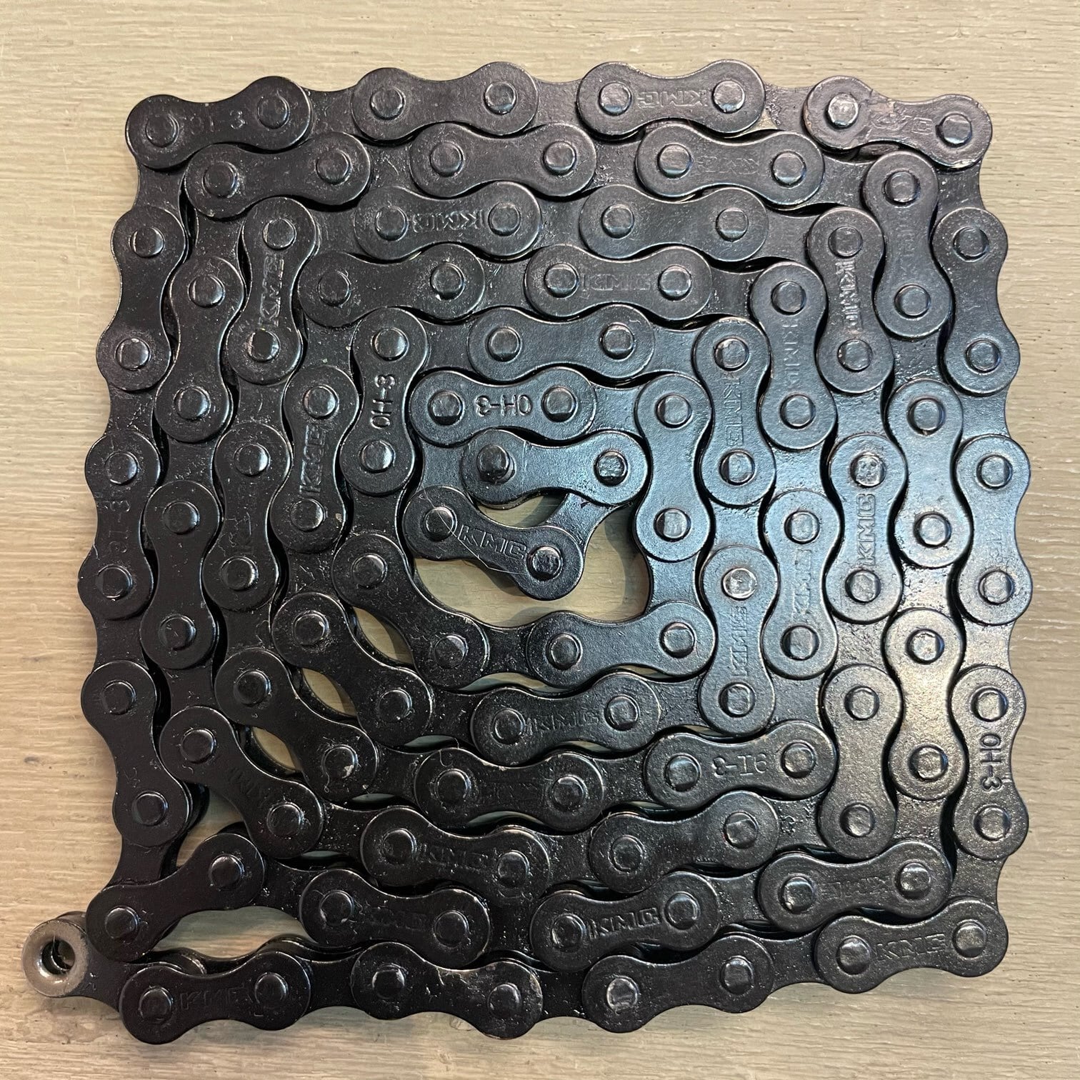 FUN COLOR CHAIN SINGLE GEAR チェーン シングルギア ピストバイク シングルスピード 厚歯 パーツ FUN