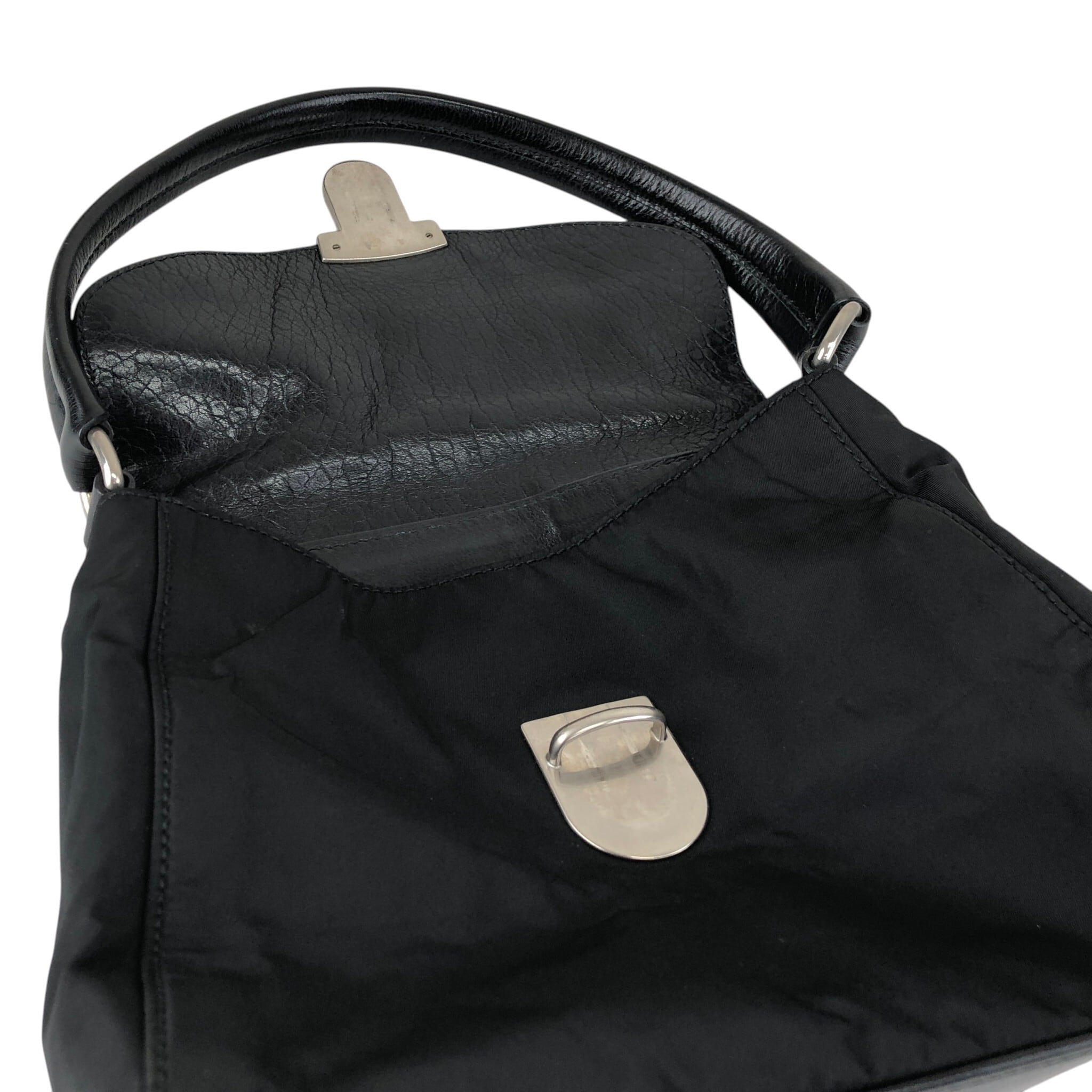 プラダ　ヴィンテージのショルダーバッグ PRADA プラダ ショルダーバッグ ブラック プッシュロック レザー ワン