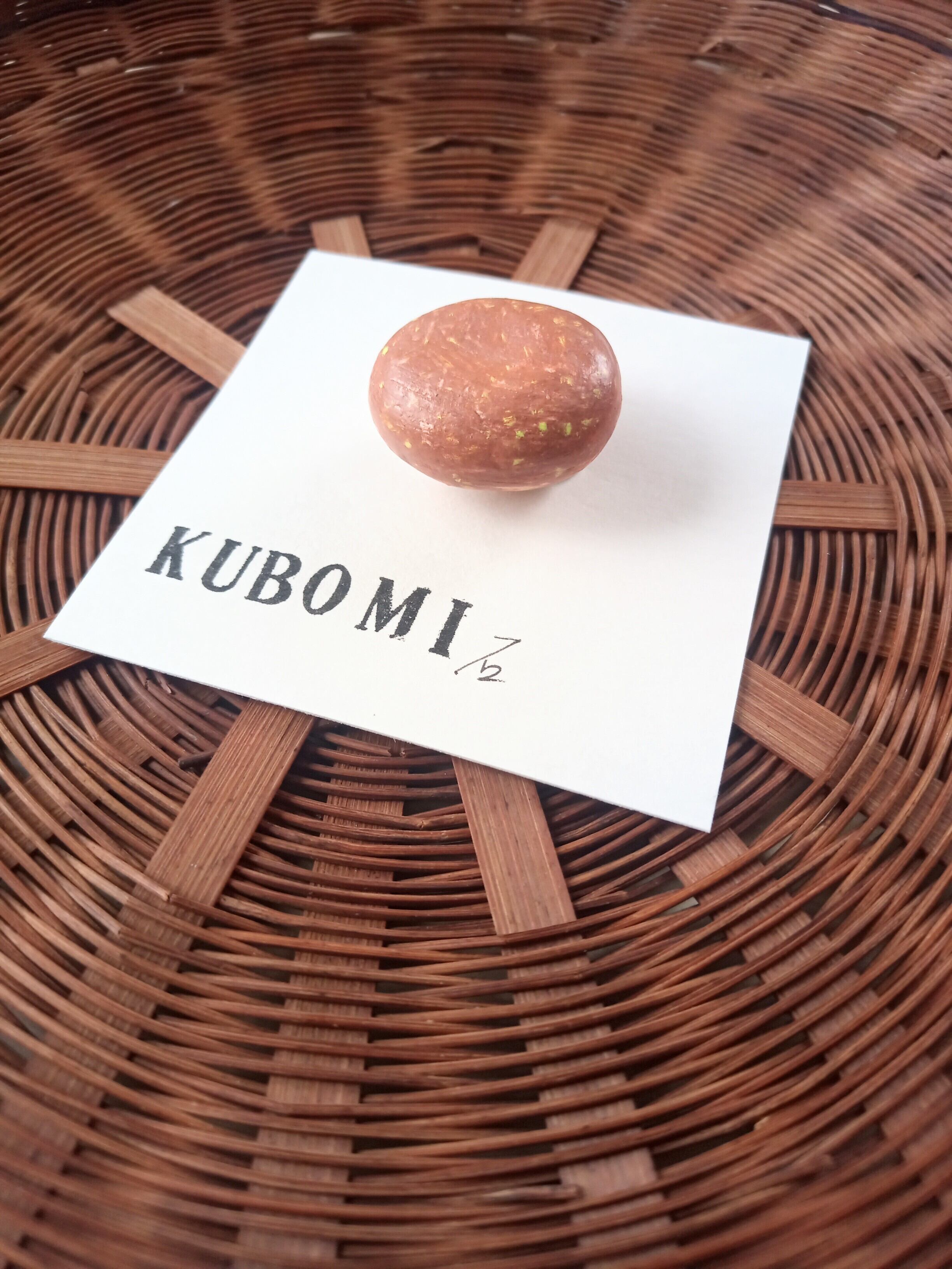 ブローチ くぼみ石 縄文石器 手描き 一点もの 石粉粘土 ブラウン