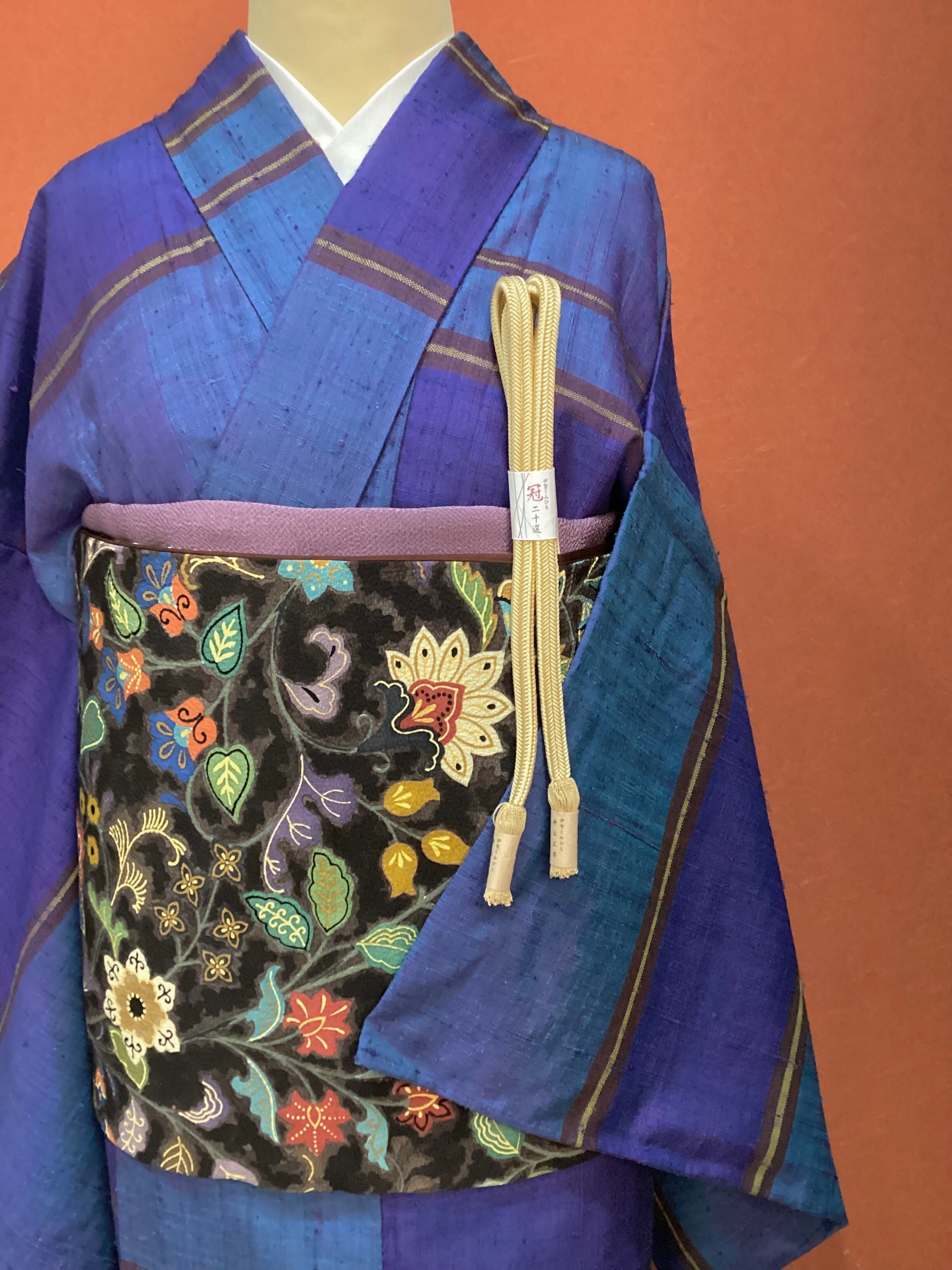 美品 単衣 紬着物 縦縞文様 正絹 水色×白×赤×青色 美品 単衣 紬着物 縦縞文様 正絹 水色×白×赤×青色