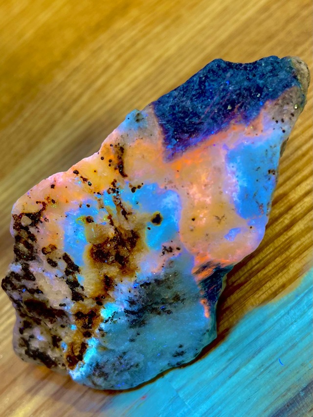 6) 蛍光「ソーダライト」原石