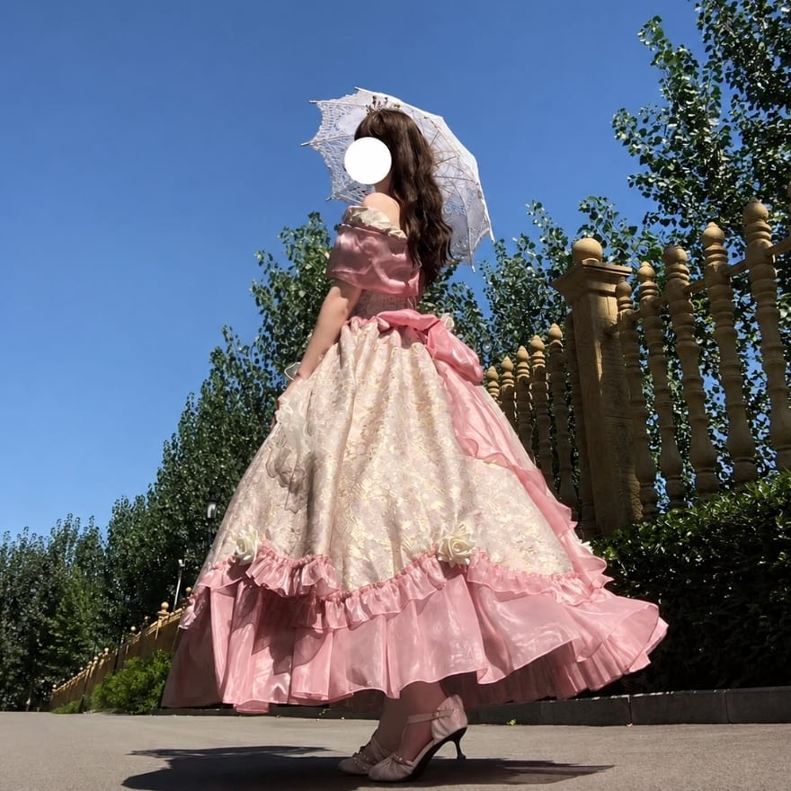 花庭に咲くローズプリンセス ビッグリボンとフリルティアードの姫