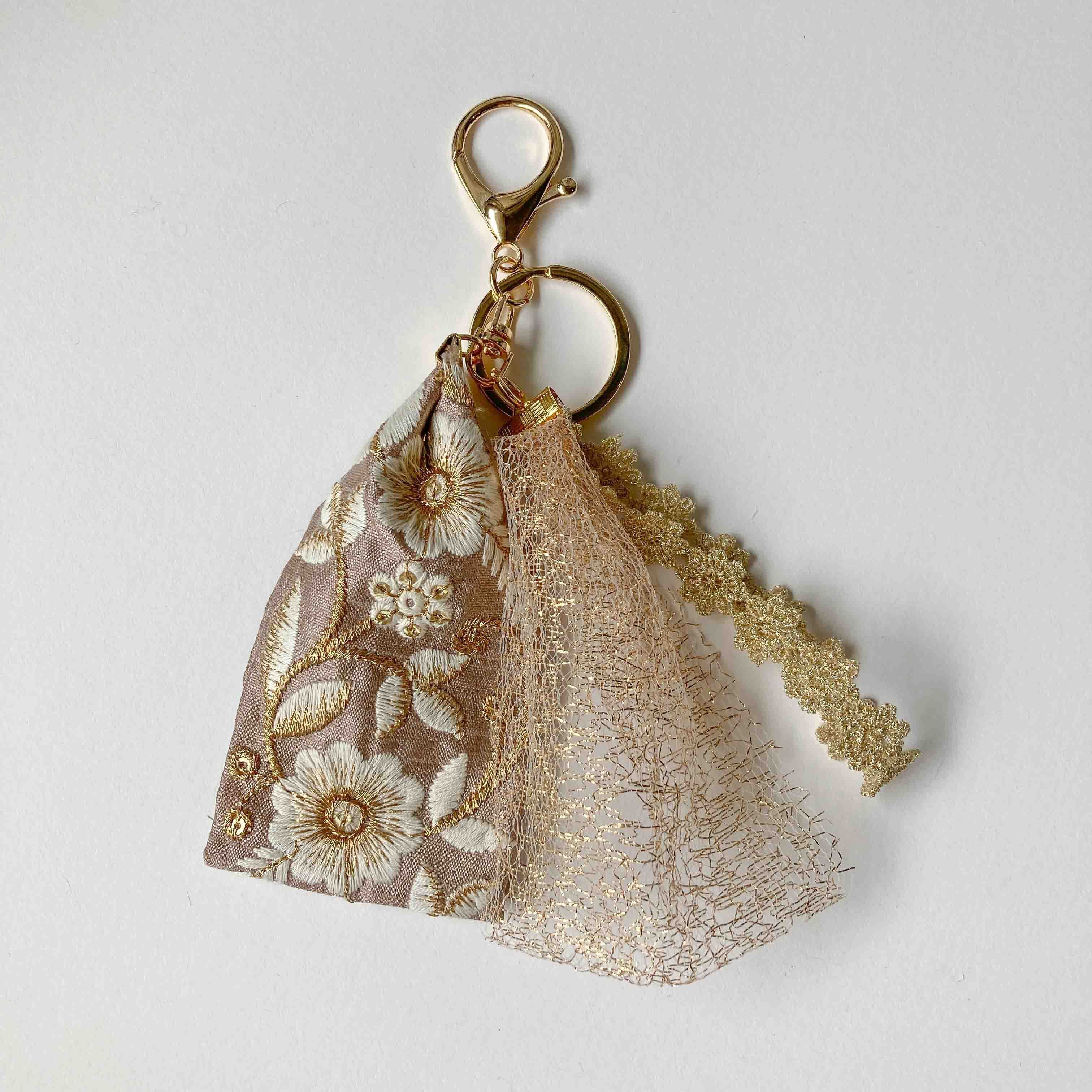 刺繍リボンとラメリボンのバッグチャーム | Dua-アクセサリーパーツ