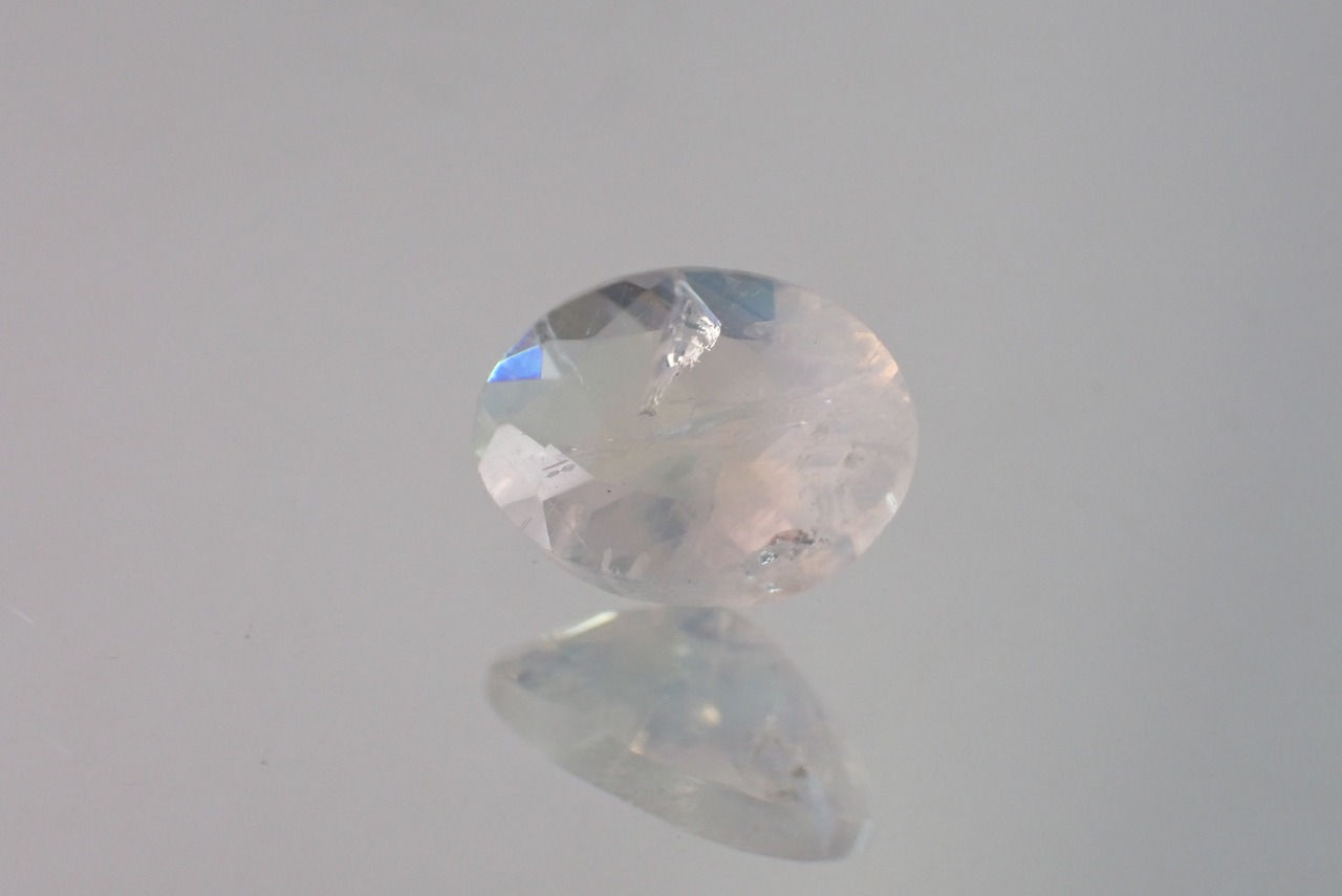 レインボームーンストーン　0.99ct　 [D9-27]