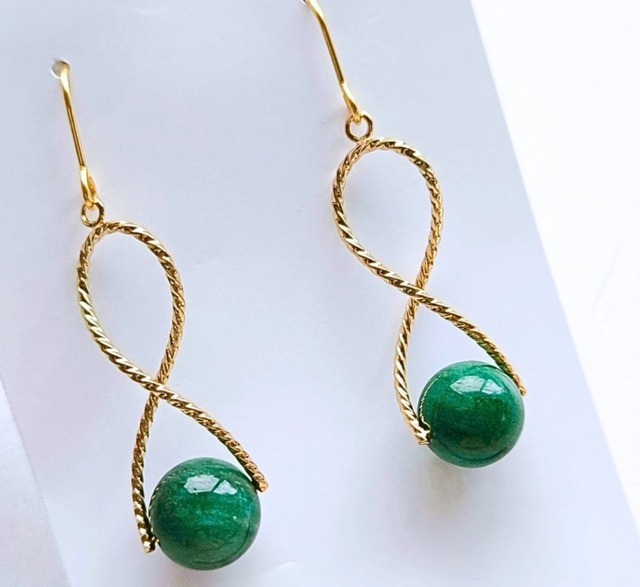 グリーンアベンチュリンのインフィニティピアス 天然石アクセサリー［MHN-162］