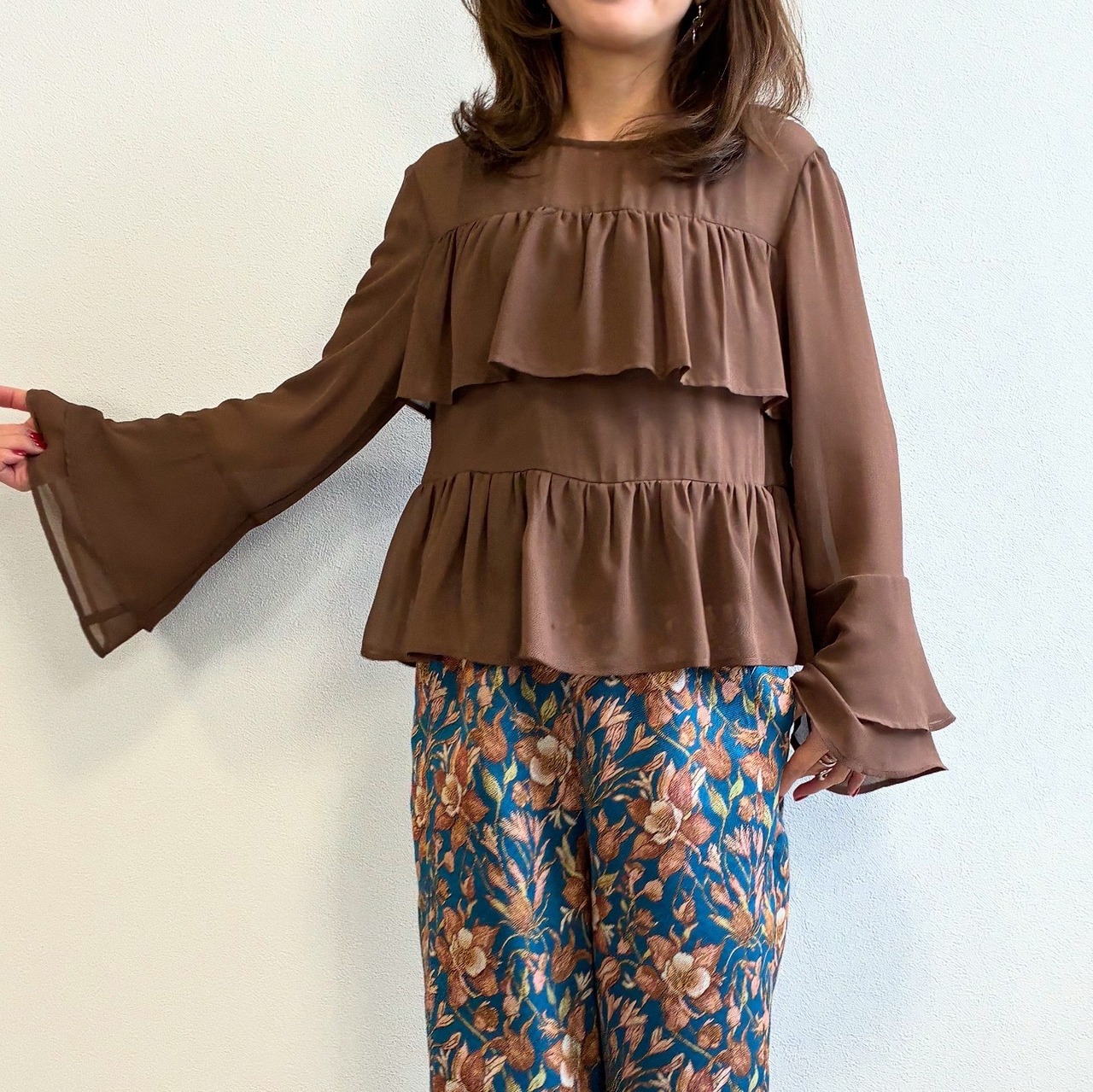 ミカーレミカーレ MICALLEMICALLE　フリルティアードブラウス