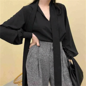 【送料無料】 トップス ブラウス 袖あり 長袖 ランタンスリーブ Vネック Aライン フレア ロング丈 リボン 薄手生地 かわいい 大人可愛い 大人女子 こなれ感 シンプル カジュアル 大人 上品 おしゃれ お洒落 ラフ コンサバ エレガント 無地 春 20代 30代 40代 レディース 女性 デート お出かけ お茶会 女子会 休日 演奏会 授業参観 オフィス OL 着回し プチプライス デイリーユース 普段使い ファッション コーデ 定番アイテム 着痩せ インスタ映え ブラック 黒