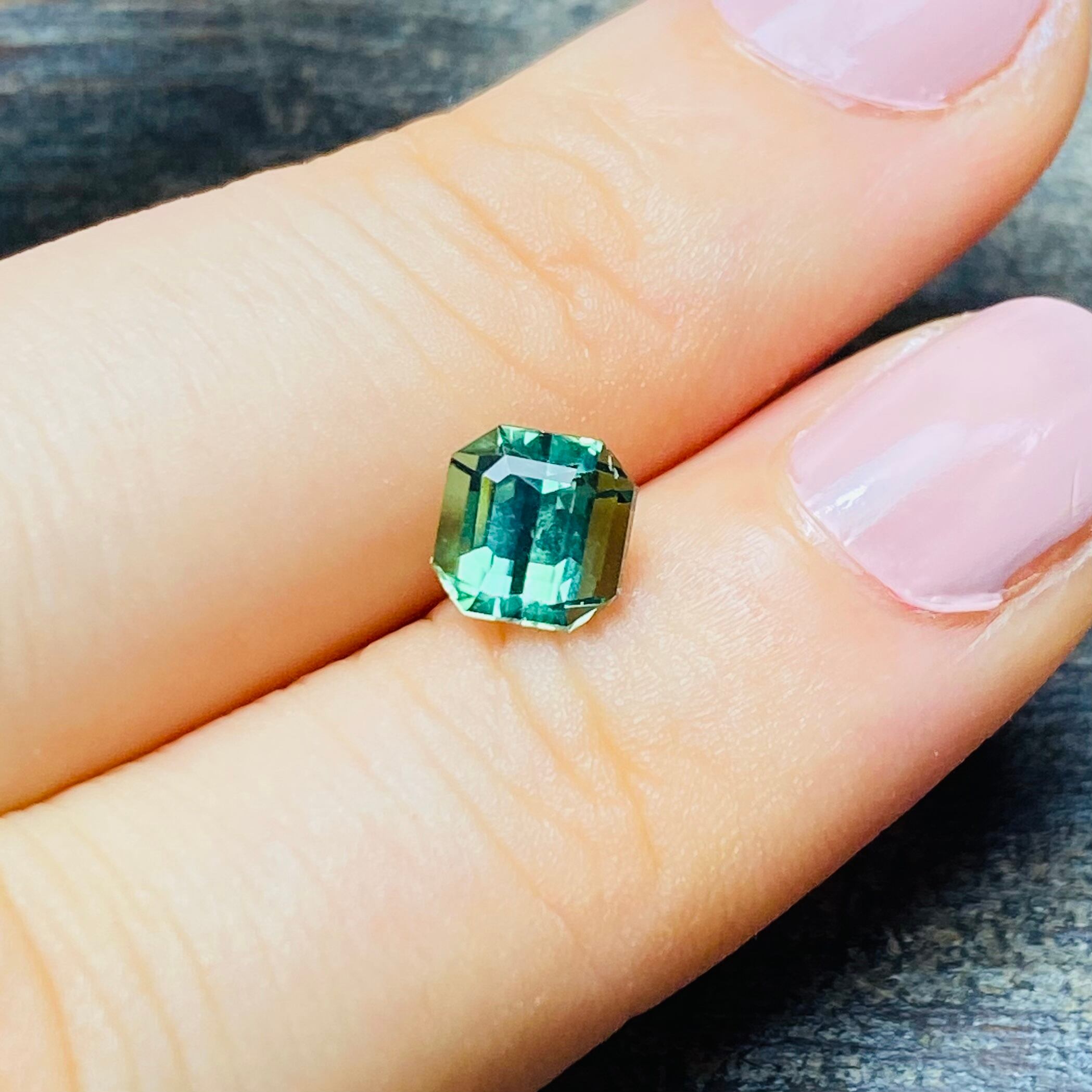 魅惑的なグリーントルマリン