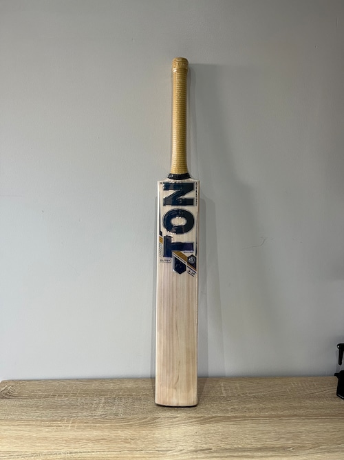 Ton Gutsy English Willow Cricket Bat- Size 6