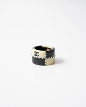 〈CHANEL〉Bicolor Rhinestone Plastic Ring 2002AW
