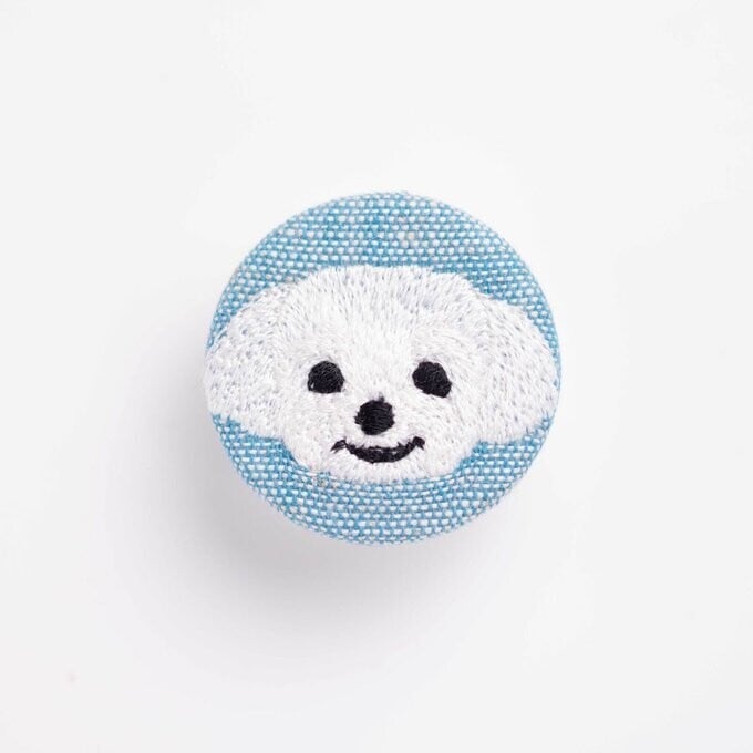 刺繍くるみブローチ(青)マルチーズ