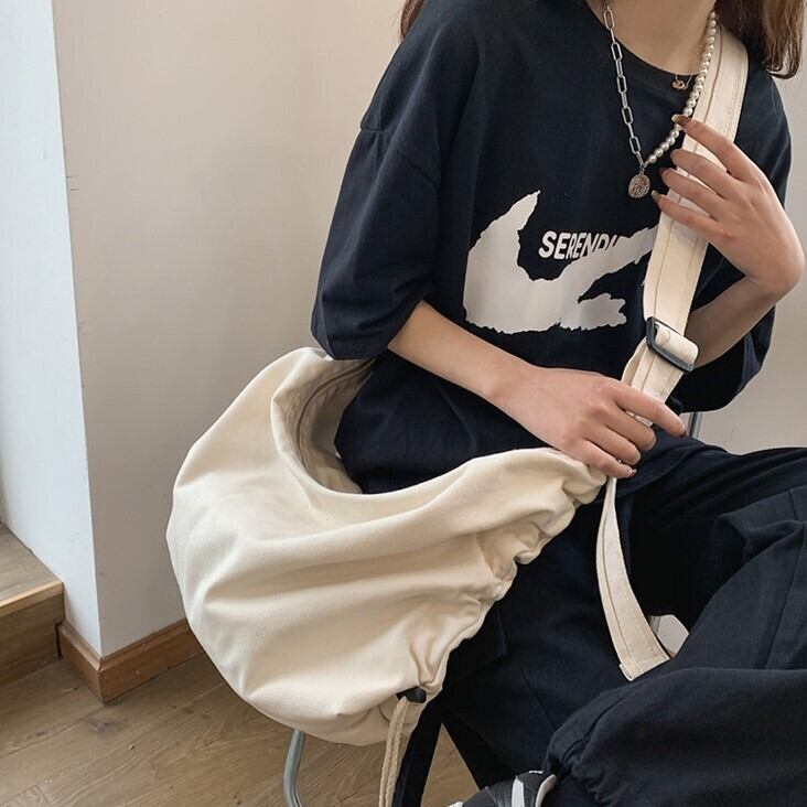 バッグ レディース 5色 ショルダーバッグ 斜めがけバッグ 大容量 斜めがけ 帆布 キャンバス かわいい 大人可愛い シンプル カジュアル おしゃれ かっこいい ストリート おとな ナチュラル こなれ感 ラフ スポーティー キュート ガーリー 無地 通勤 学生 通学 デート お出かけ 女子会 散歩 カフェ巡り 街歩き 大きめ ホワイト ブラック パープル オレンジ グリーン オールシーズン 10代 20代 30代 ママ 韓国系 普段使い 楽ちん ファッション コーデ モテ トレンド 流行 送料無料