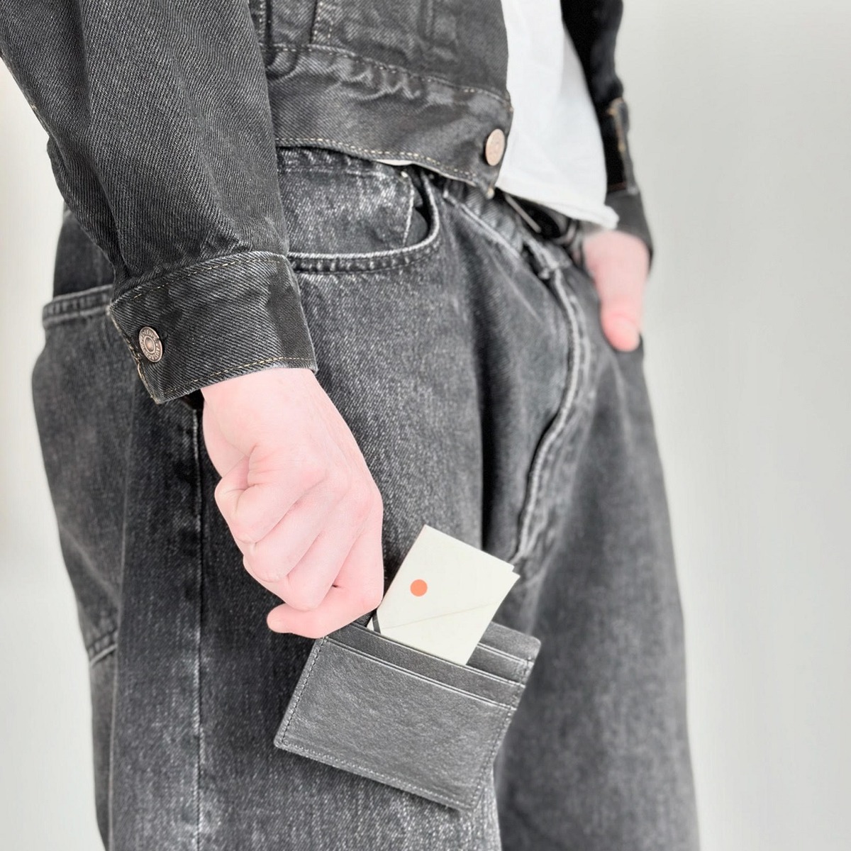 213AAO03 Leather fragment case 