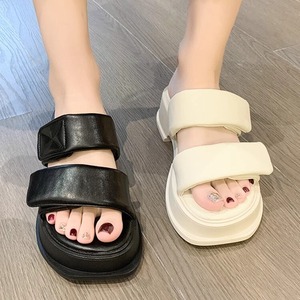 【送料無料】サンダル スリッパ スリッパ 大人可愛い ベルト カジュアル シンプル ベーシック フラット おしゃれ お出かけ オープントゥ フェイクレザー 春夏 20代 30代 40代 女性用 レディース 快適 無地 ブラック オフホワイト 黒 白 トレンド 旅行 リゾート ビーチ スクエアトゥ