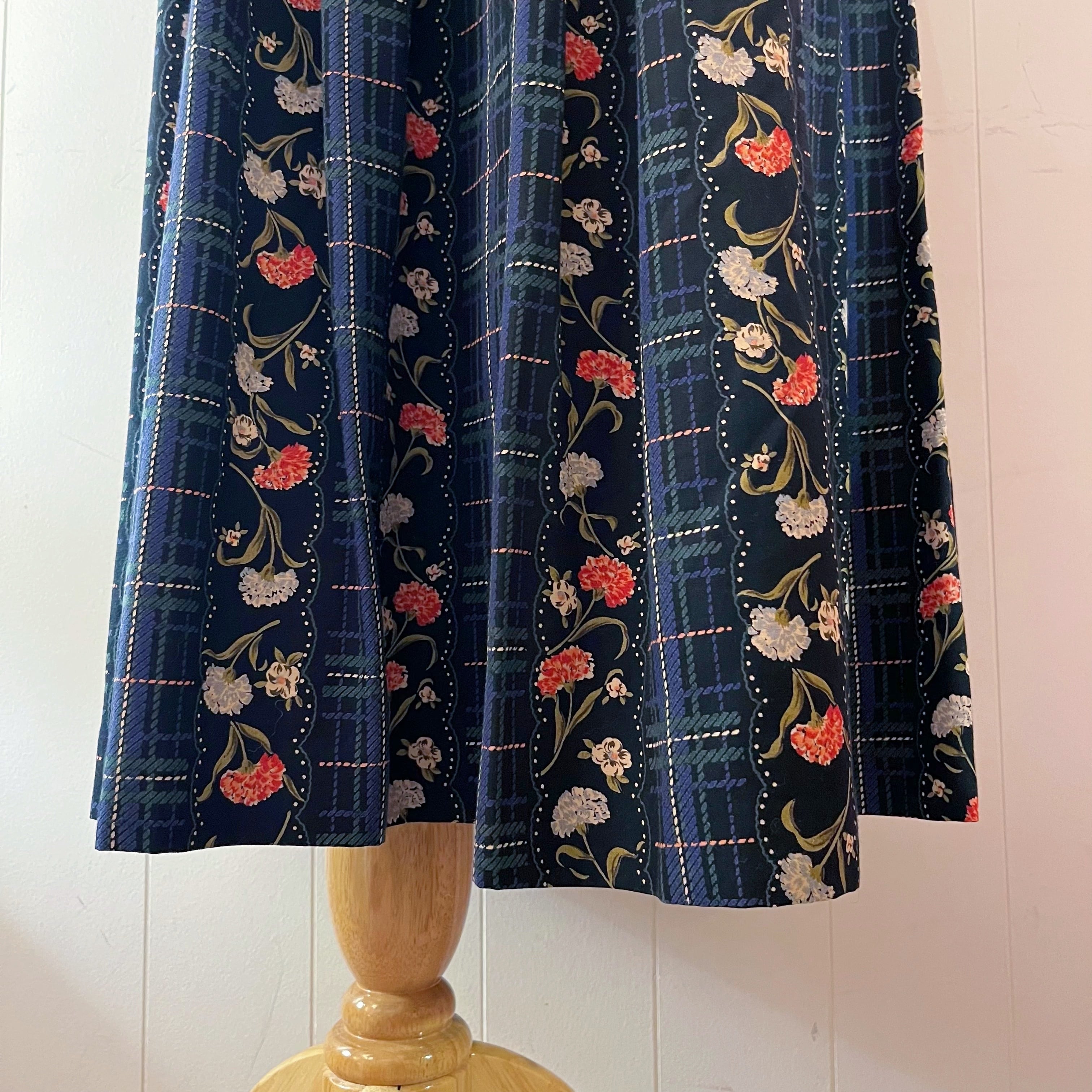 blue check flower tuck skirt