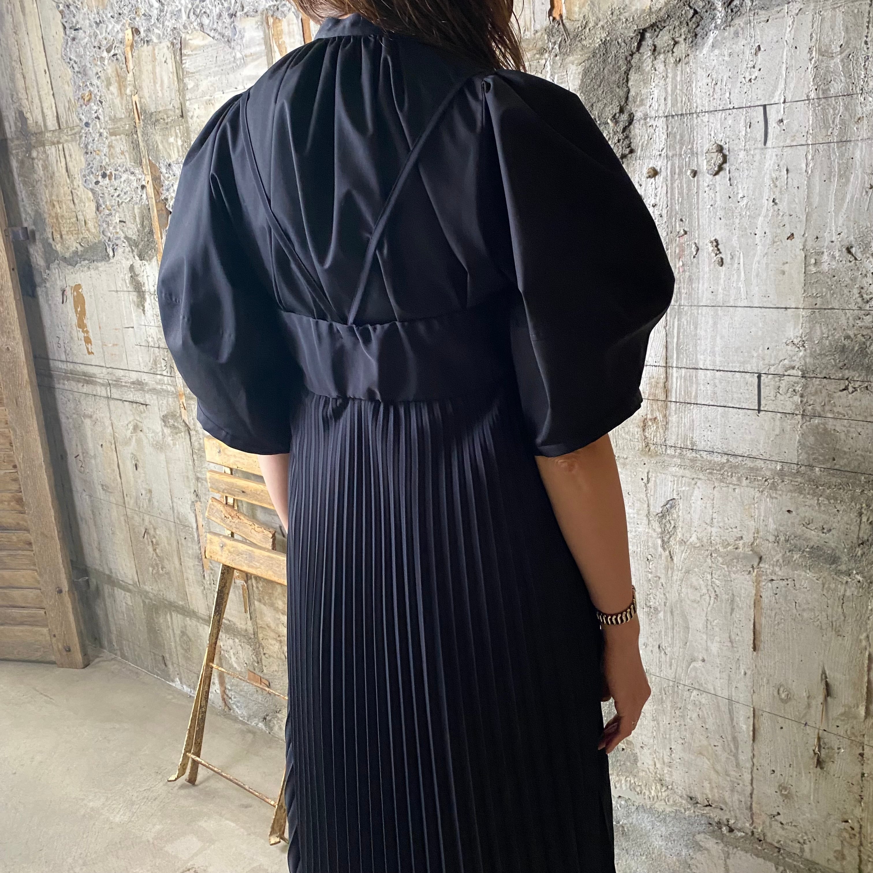 HYKE【ハイク】TAFFETA PLEATED MAXI DRESS (16171 BLACK ). | glamour online