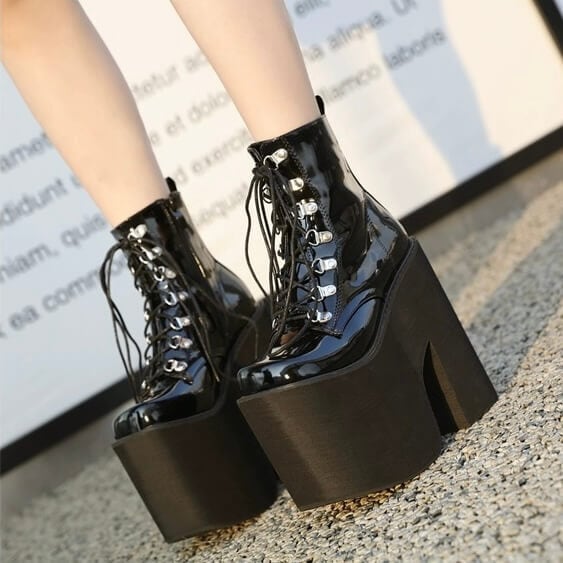 SALE 新品　ロエン　コラボブーツ　希少 新品ロエンコラボブーツ希少