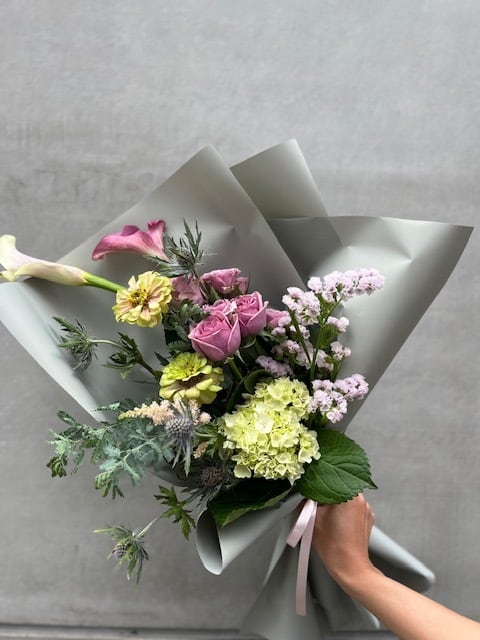 ナチュラルカラーの花束 | flower studio VIVIANNEヴィヴィアン