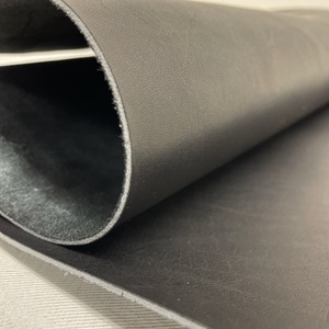 牛革　くろ【約51ds / 約1.7mm厚】L2G-011