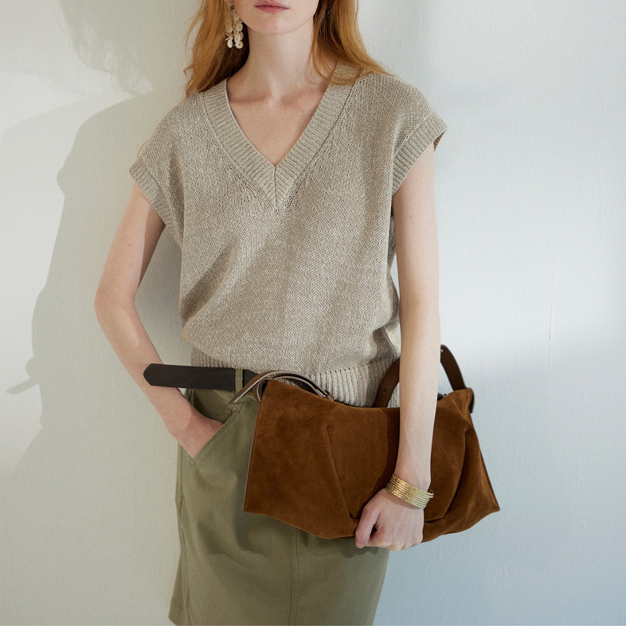 V-neck sleeveless knit pullover T4426
